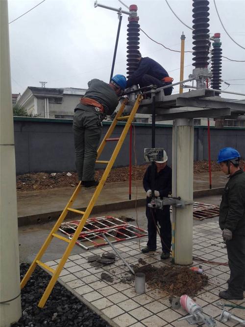 答:戶外型變電站的配電裝置是戶外型的,所有電氣設(shè)備都選用戶外型設(shè)備